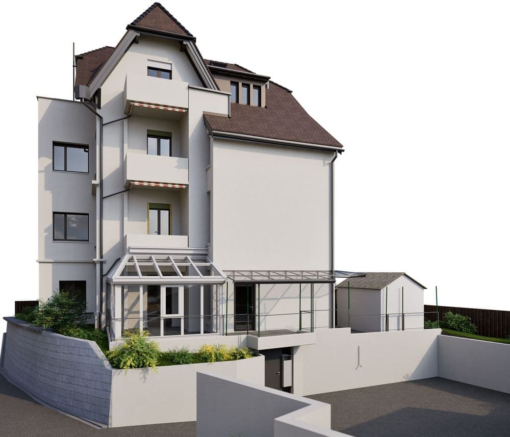 Ein modernes, mehrstöckiges Wohnhaus mit Balkonen, einem Wintergarten und gepflegtem Außenbereich.