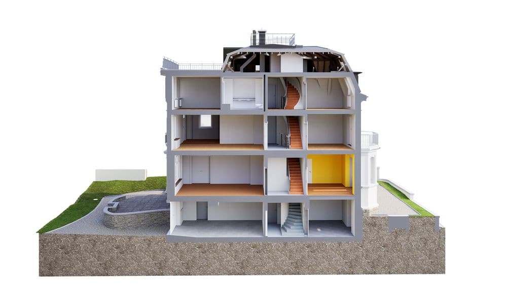 Querschnitt eines modernen vierstöckigen Gebäudes mit sichtbarer Treppe und Innenräumen, umgeben von Landschaft.